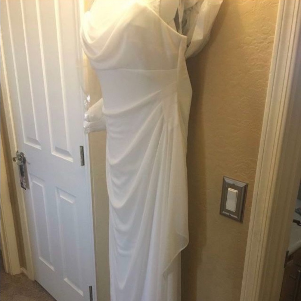 David's Bridal Wedding Dress w/Cap Sleeves. Size 12. Brand new. No alterations. - Picture 4 of 10